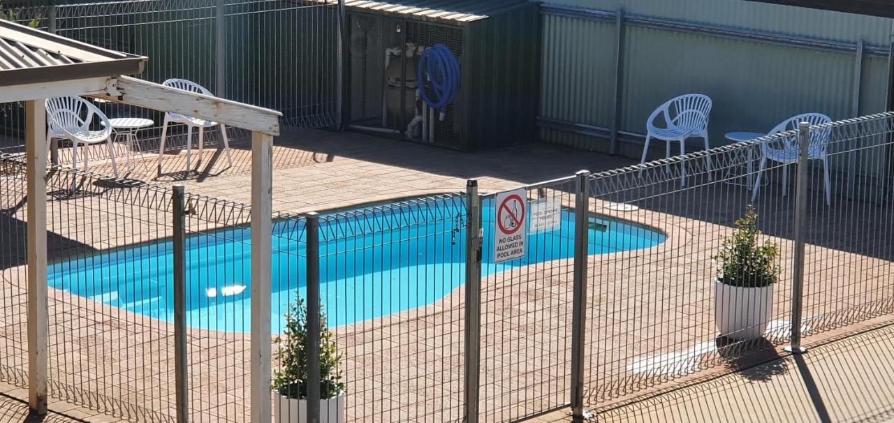 Centrepoint Motel Deniliquin Kültér fotó