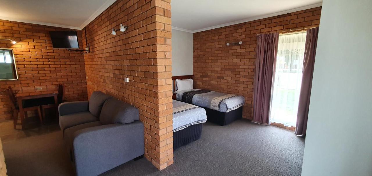 Centrepoint Motel Deniliquin Kültér fotó