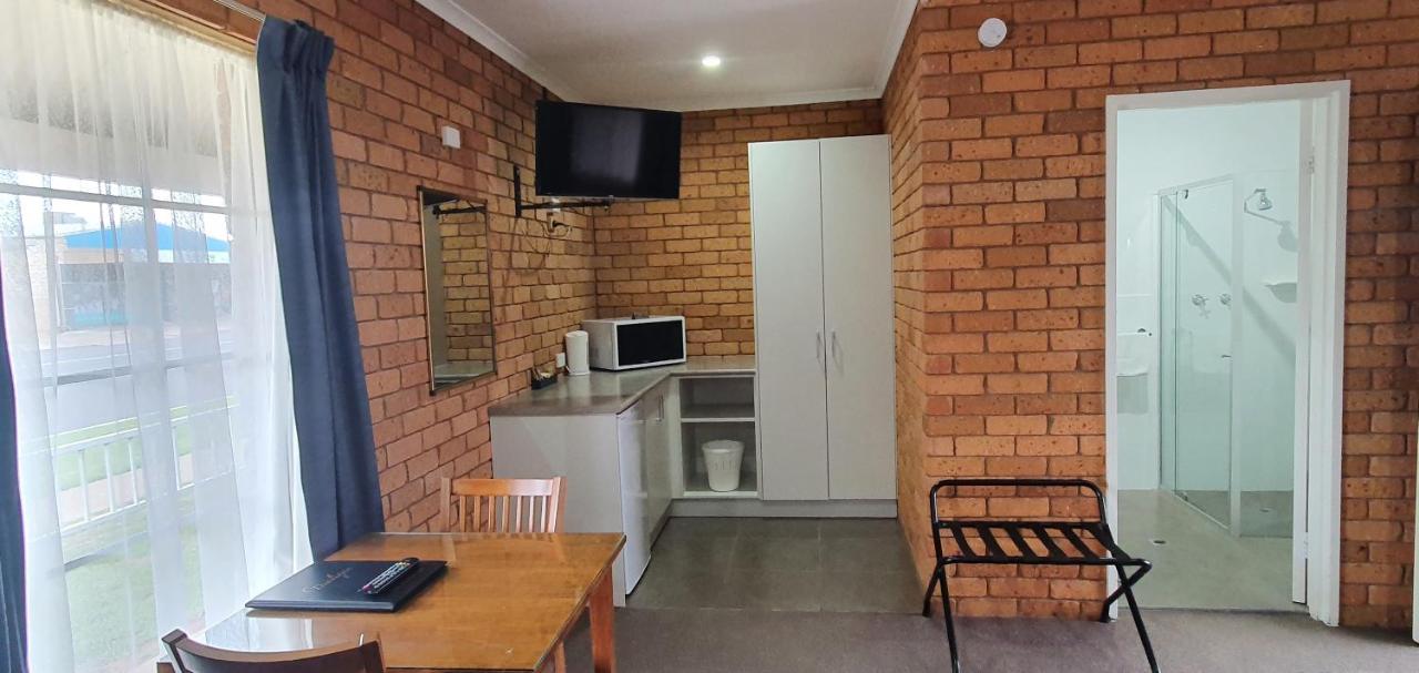 Centrepoint Motel Deniliquin Kültér fotó