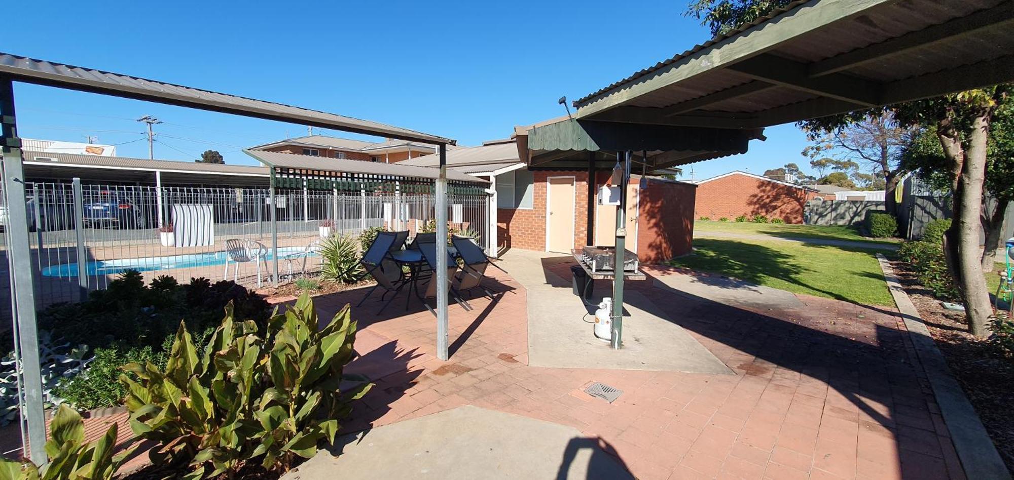 Centrepoint Motel Deniliquin Kültér fotó