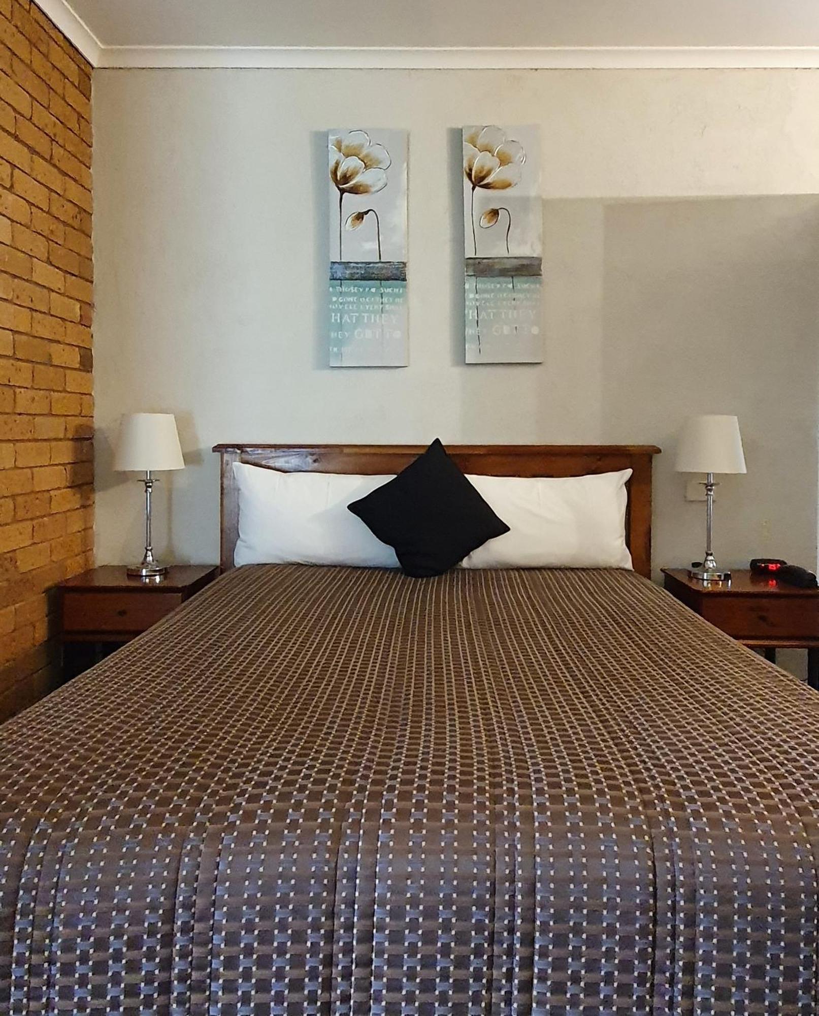 Centrepoint Motel Deniliquin Kültér fotó