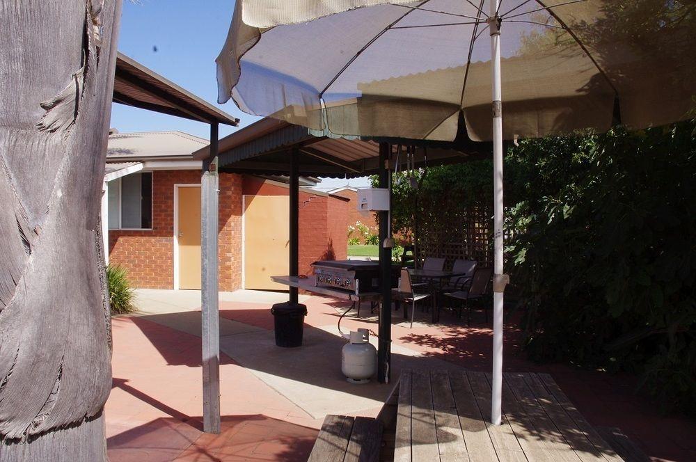 Centrepoint Motel Deniliquin Kültér fotó