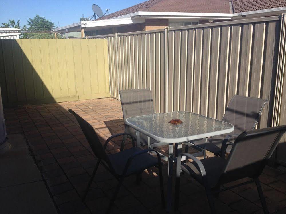 Centrepoint Motel Deniliquin Kültér fotó