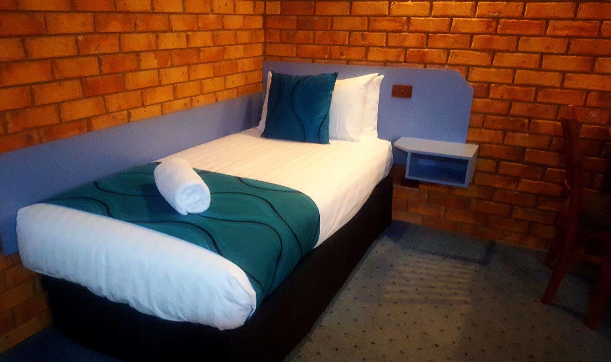 Centrepoint Motel Deniliquin Kültér fotó